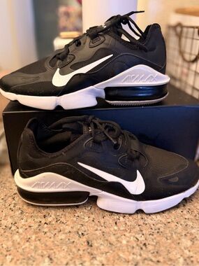 Nike Black and White Men's Air Max Athletic Sneakers
